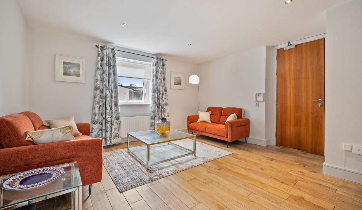 44 Trinity Court - interior -10