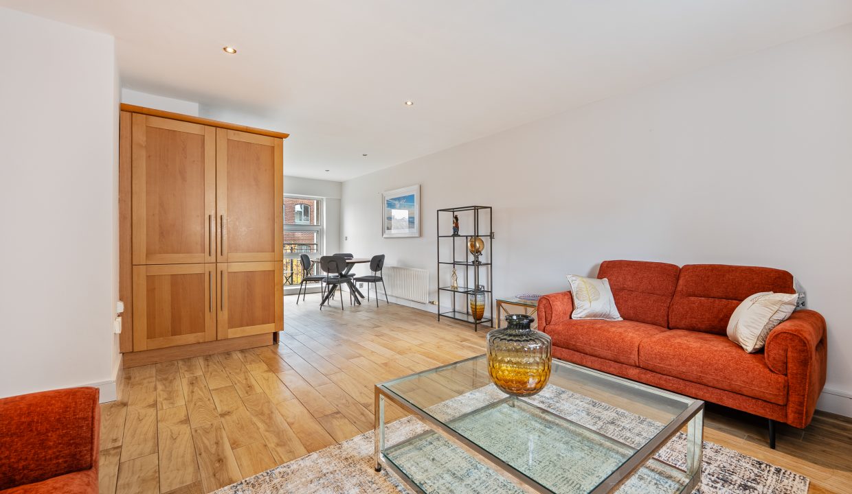 44 Trinity Court - interior -13