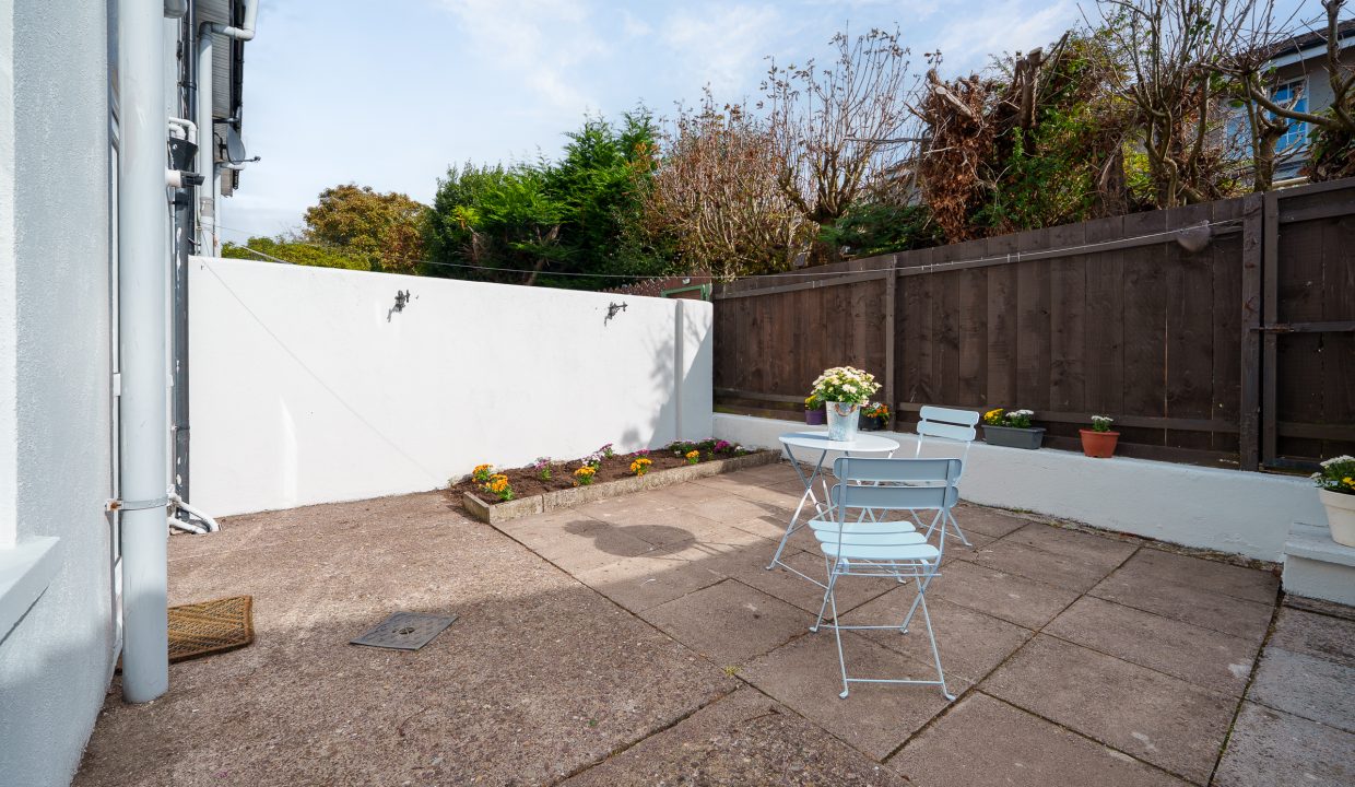 6 Elm Close - exterior-10