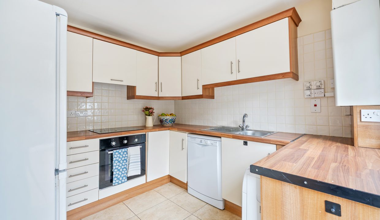 6 Elm Close - interior-11