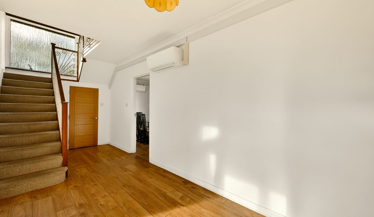 01.12 Whitethorn, Waterfall Road, Waterfall, Cork - ERA - H-Pix WEB 14