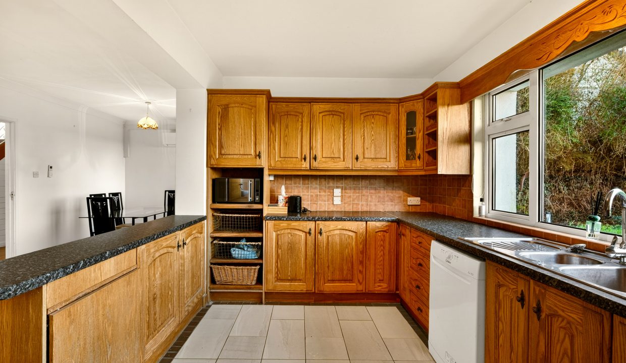 01.12 Whitethorn, Waterfall Road, Waterfall, Cork - ERA - H-Pix WEB 21