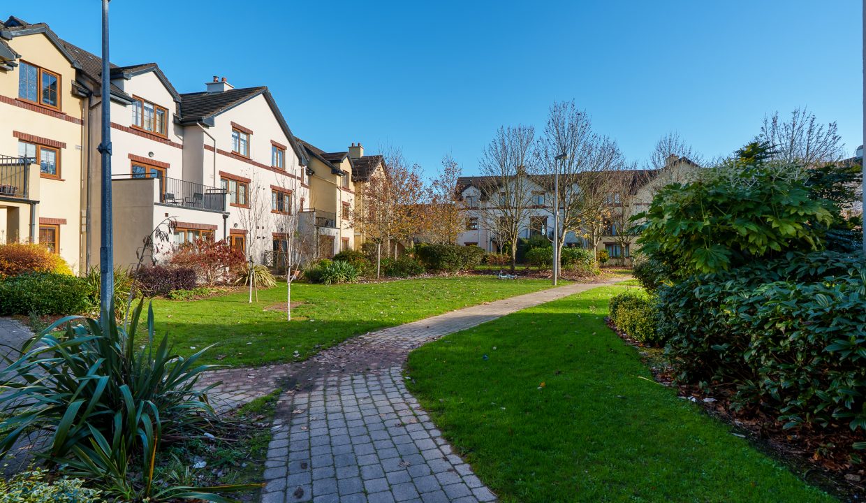 64 The Ave - exterior-10