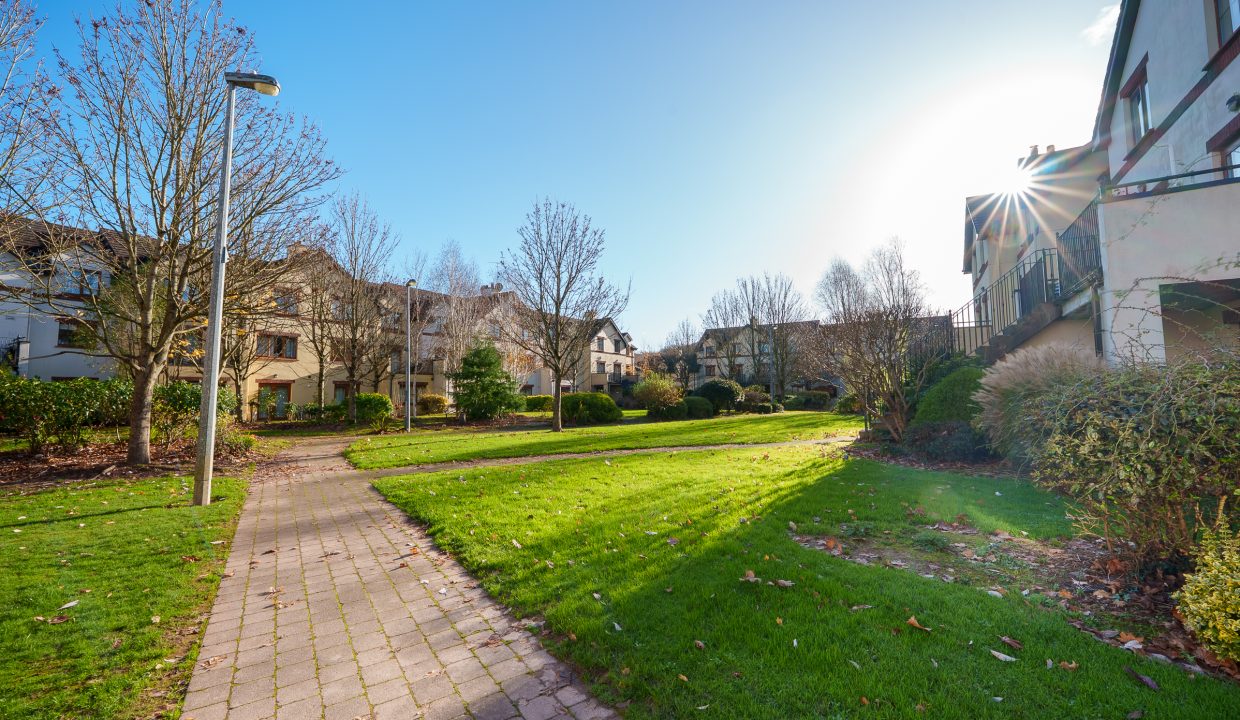 64 The Ave - exterior-12