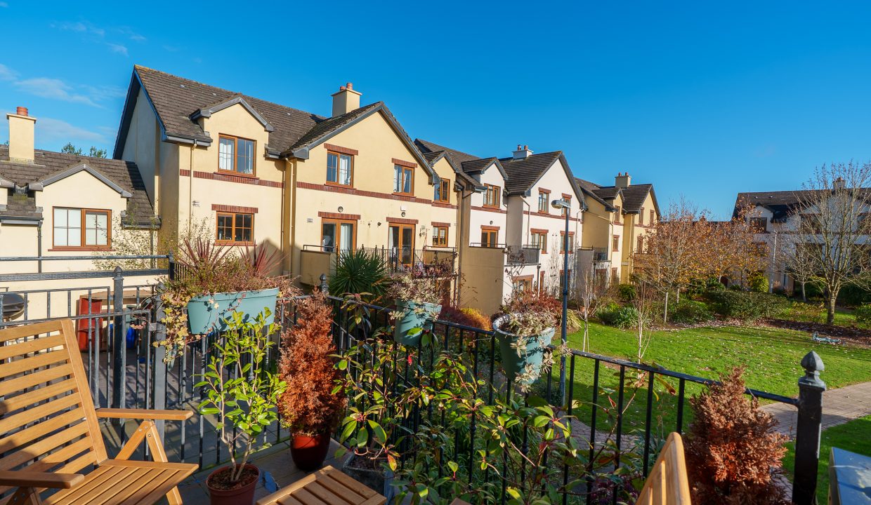 64 The Ave - exterior-4