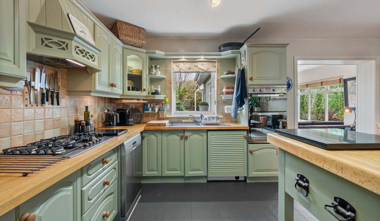 16 Avondale Court - interior-11