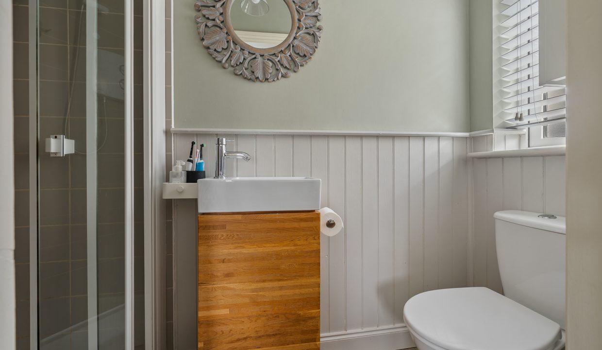 16 Avondale Court - interior-25