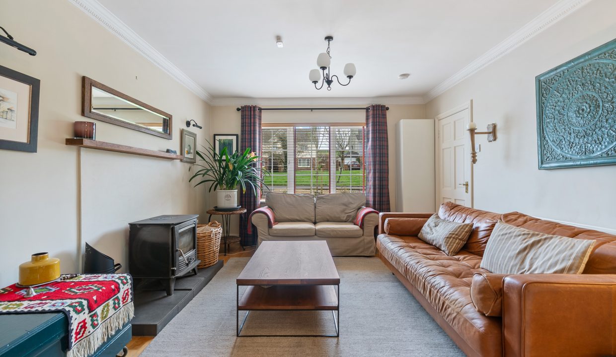 16 Avondale Court - interior-4