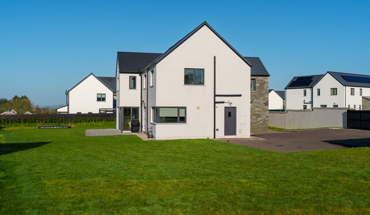 39 Earl_s Well, Waterfall - exterior-10