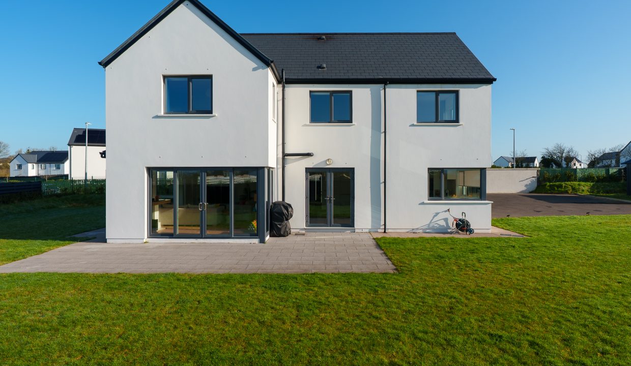 39 Earl_s Well, Waterfall - exterior-12