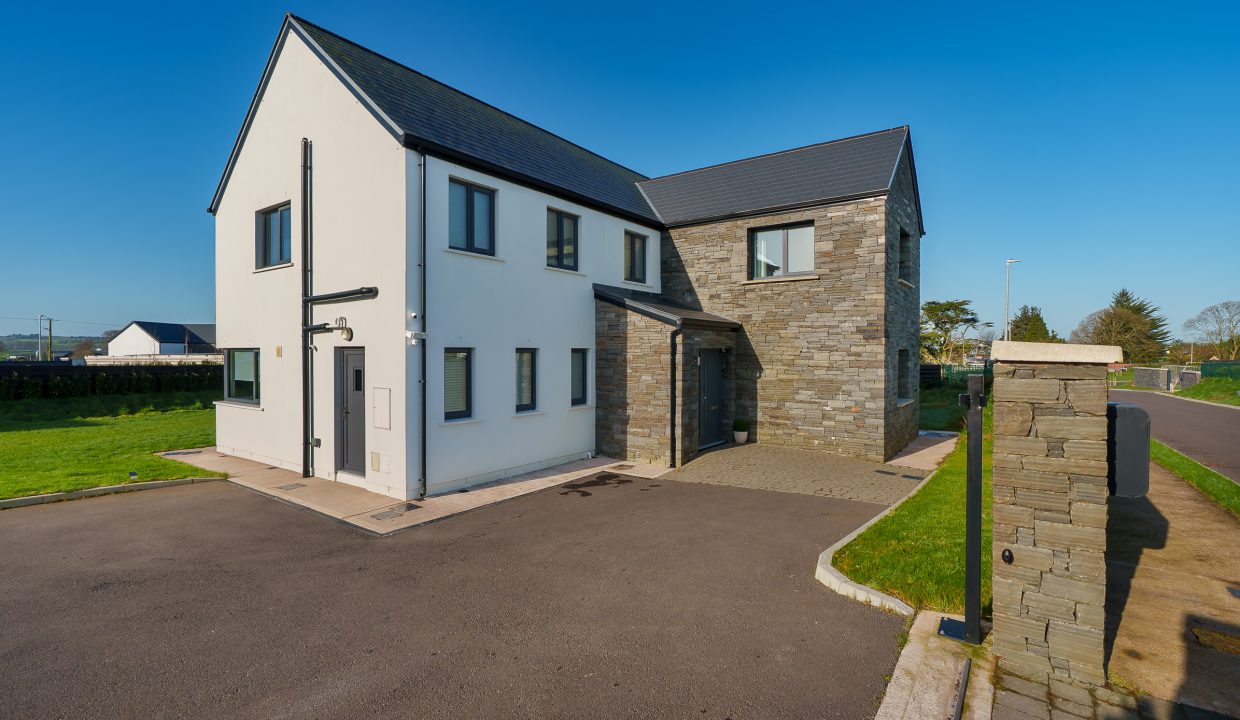 39 Earl_s Well, Waterfall - exterior-4