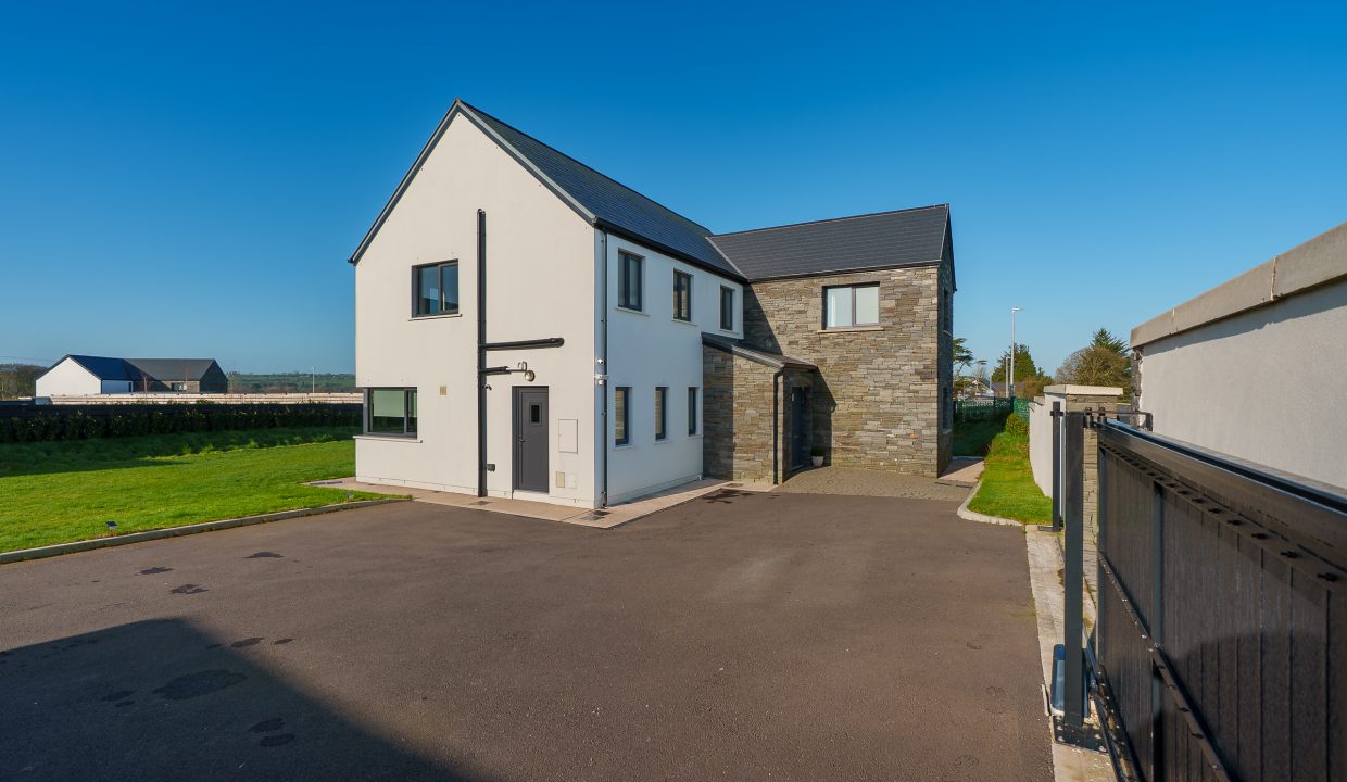 39 Earl_s Well, Waterfall - exterior-6