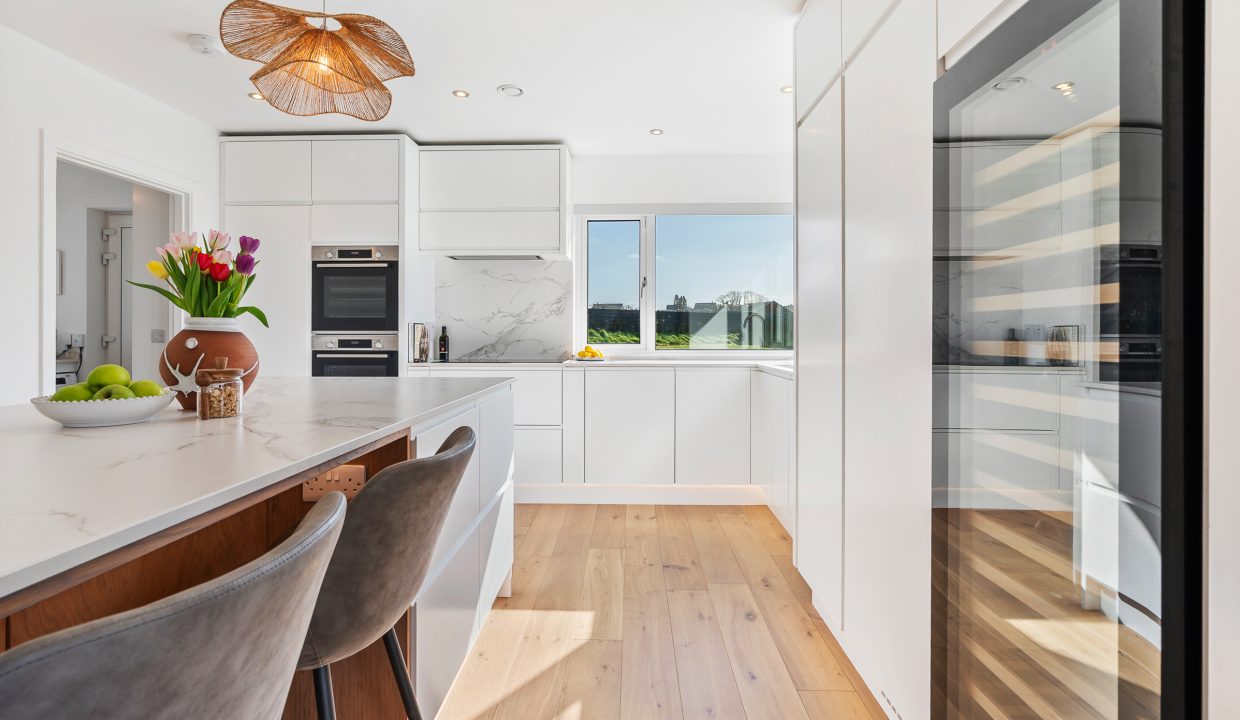 39 Earl_s Well, Waterfall - interior-10