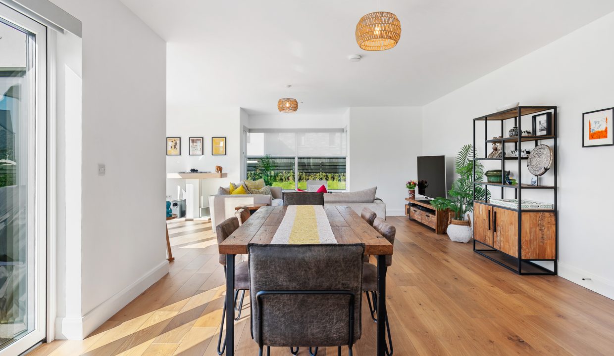 39 Earl_s Well, Waterfall - interior-18