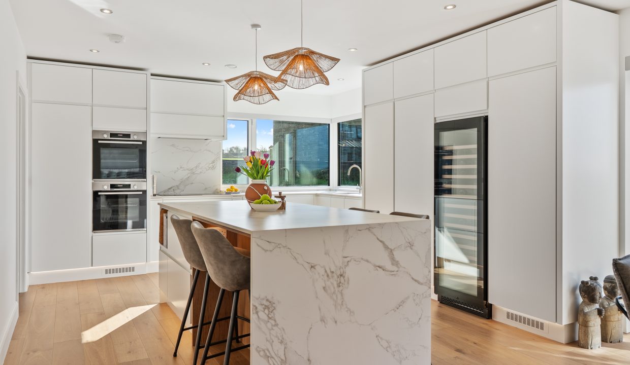 39 Earl_s Well, Waterfall - interior-30