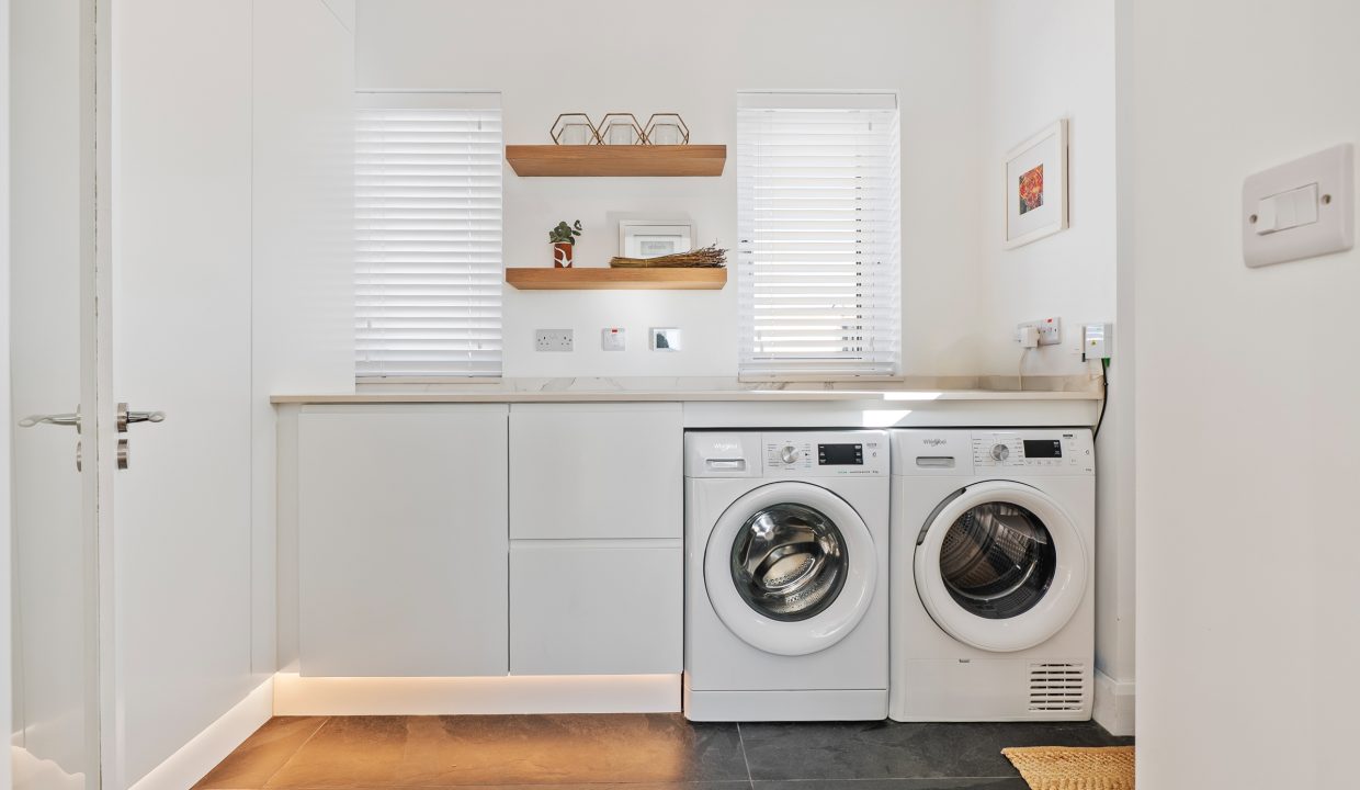 39 Earl_s Well, Waterfall - interior-32