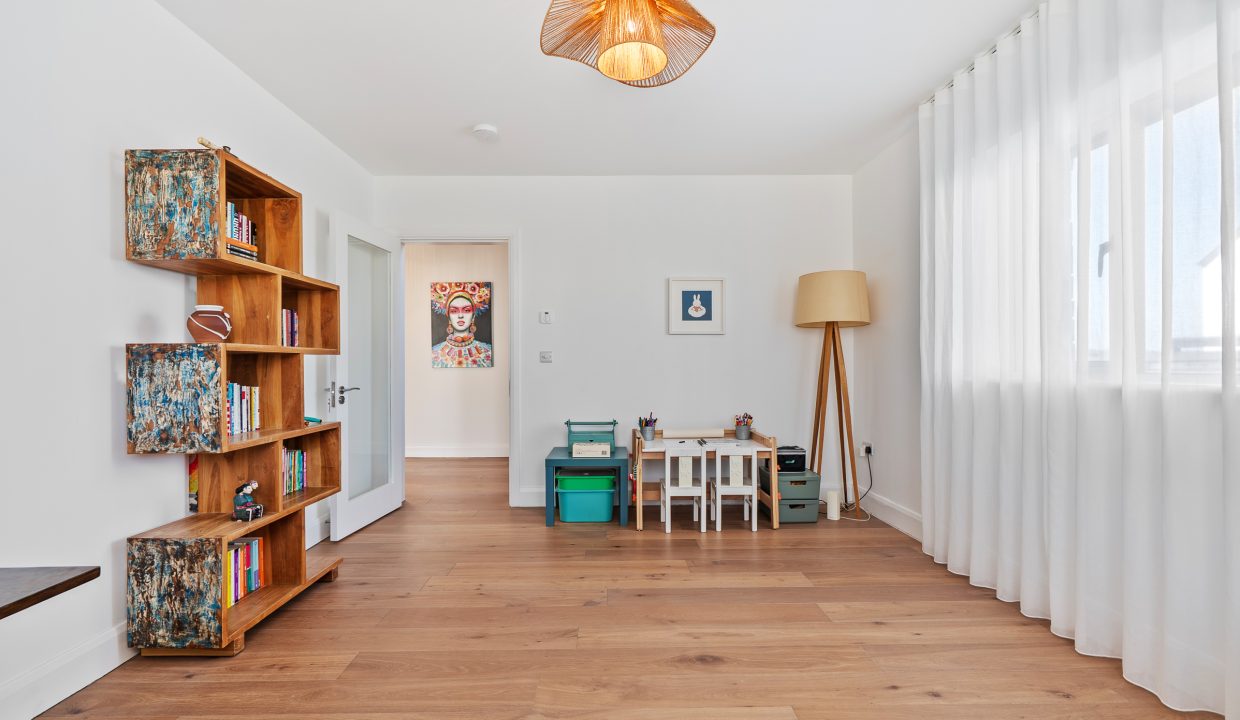 39 Earl_s Well, Waterfall - interior-56