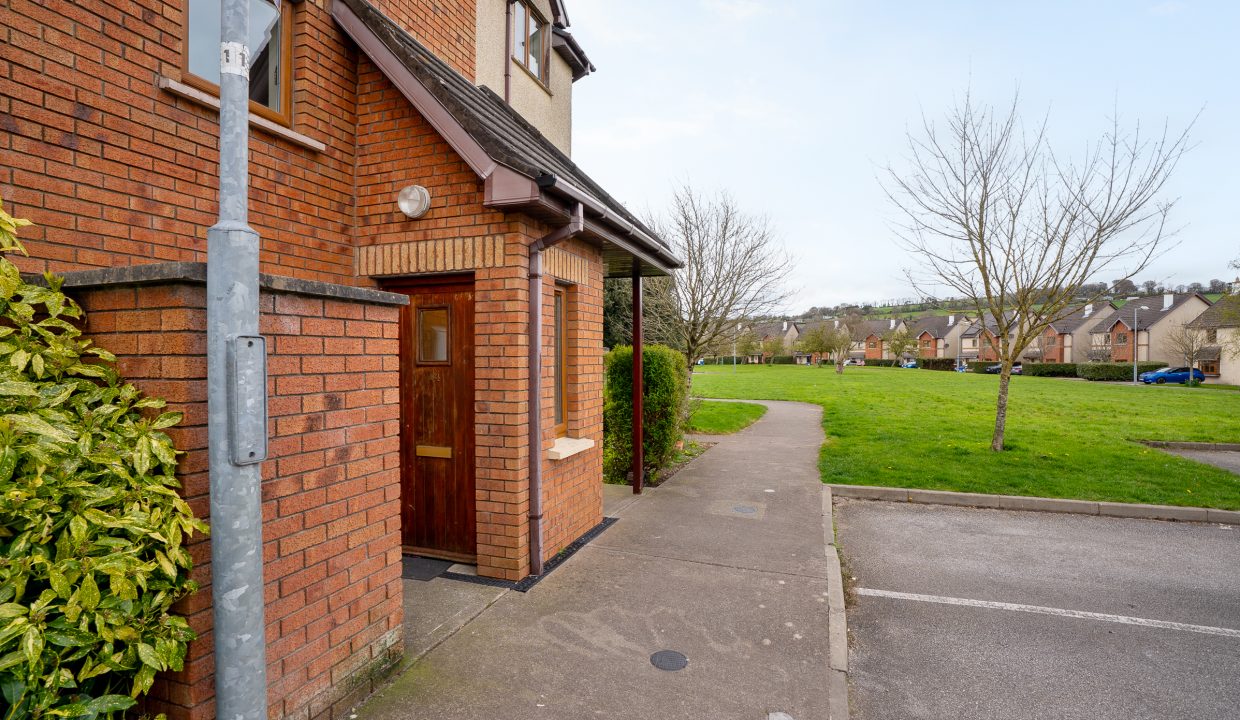 14 Pine Court - exterior-5