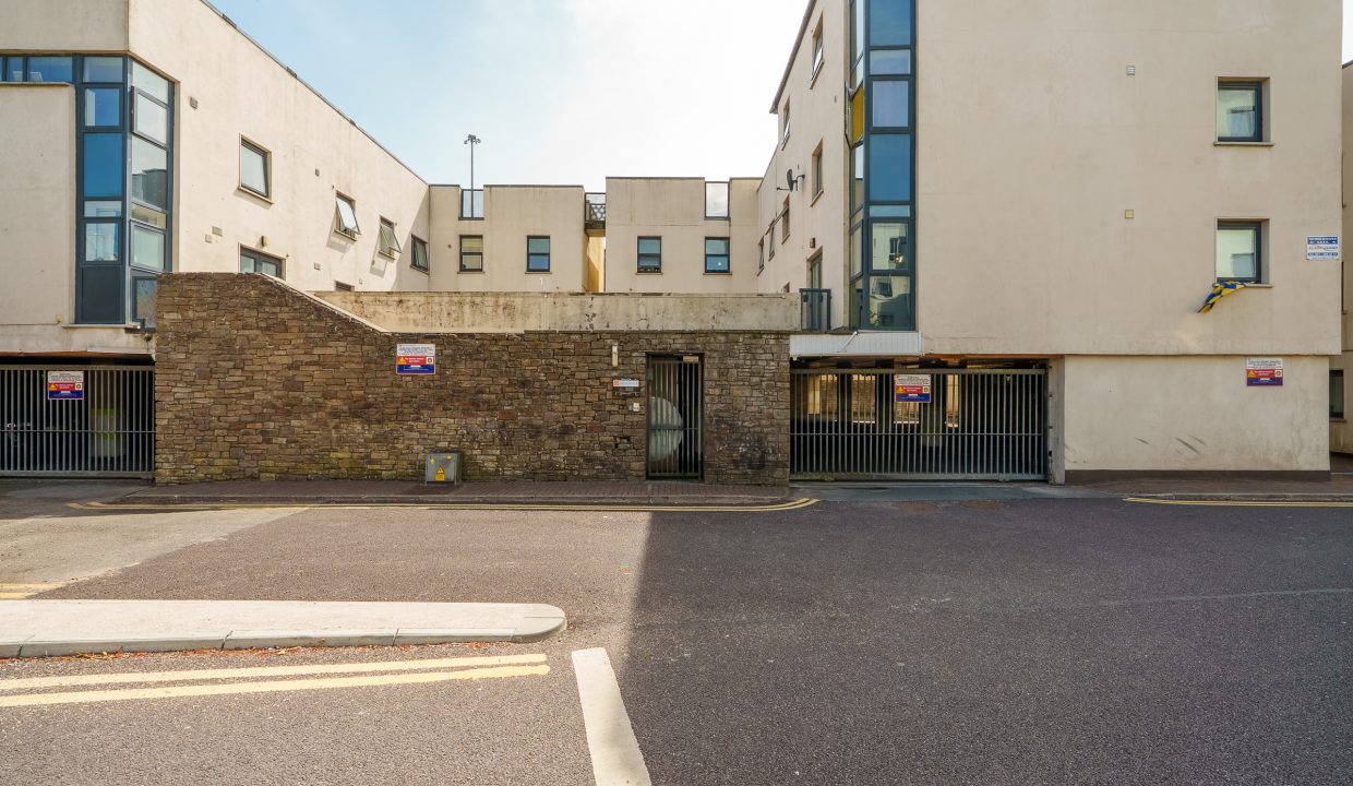 21 Glen Hall - exterior (1)