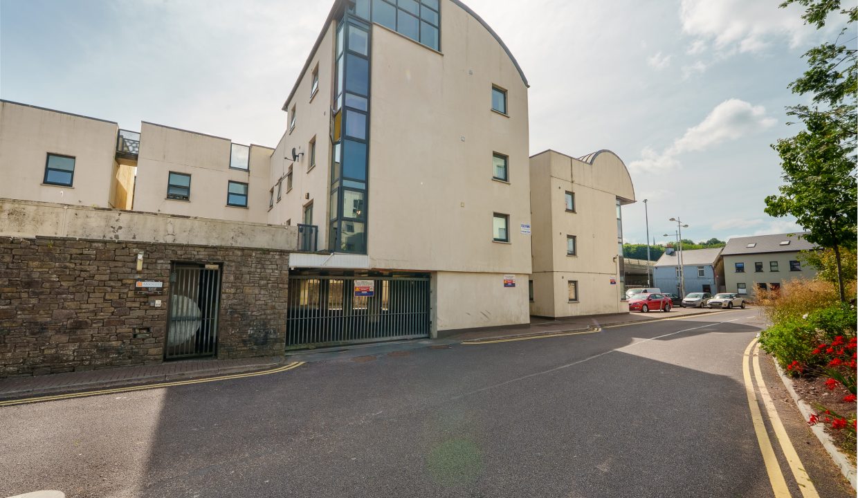 21 Glen Hall - exterior (2)