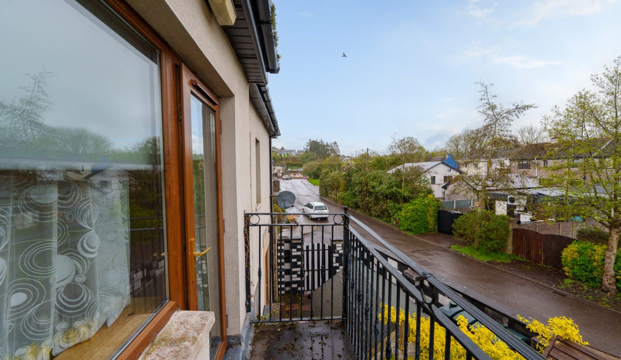 21 Oakridge - exterior-2