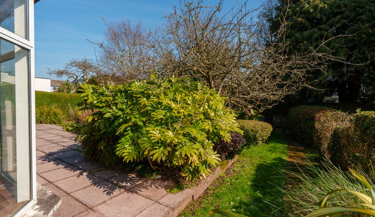 5 Menloe Gardens - exterior-11