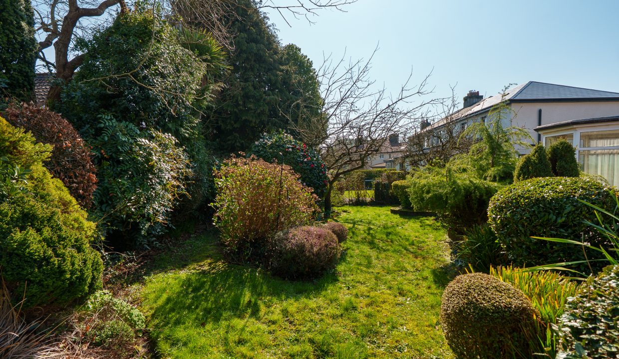 5 Menloe Gardens - exterior-16