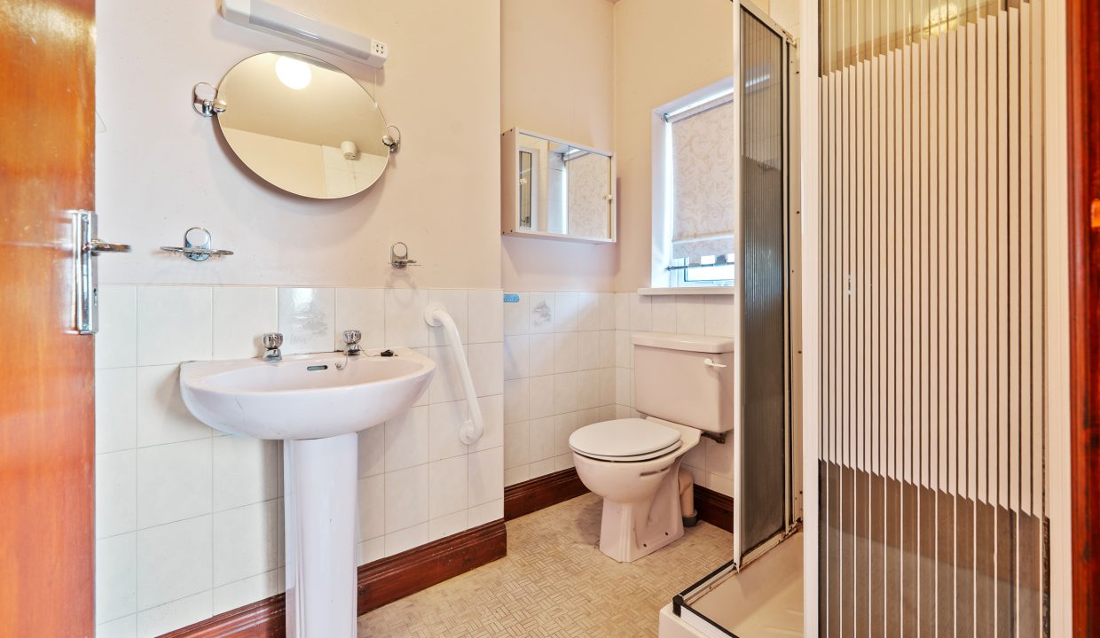 5 Menloe Gardens - interior-23