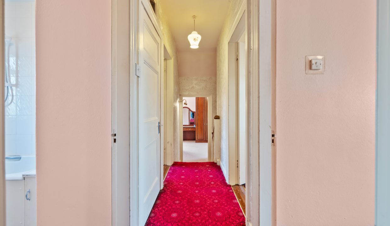 5 Menloe Gardens - interior-24