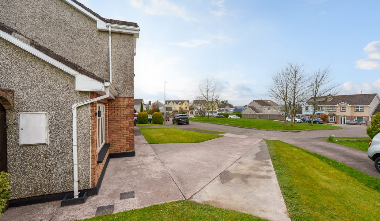 6 Clonard Lawn - exterior-14