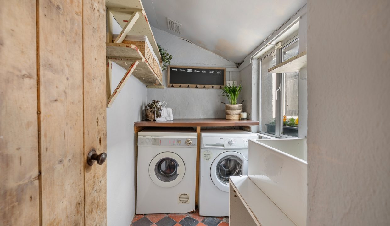 9 Woodland View - interior-14