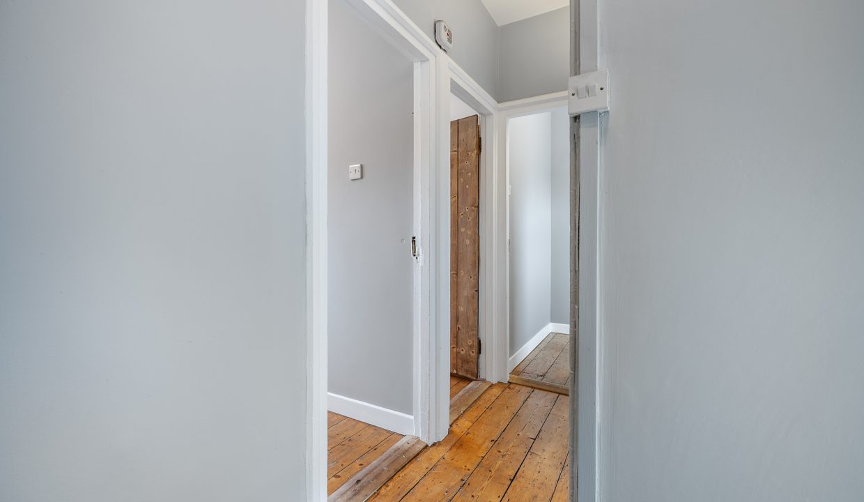 9 Woodland View - interior-17