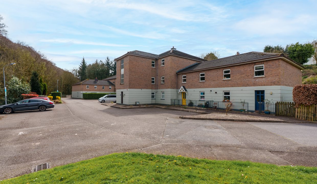 Apt 17 Woodville - exterior-1