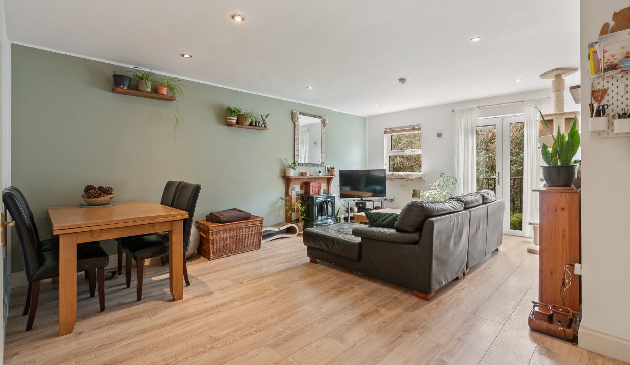 Apt 17 Woodville - interior-10