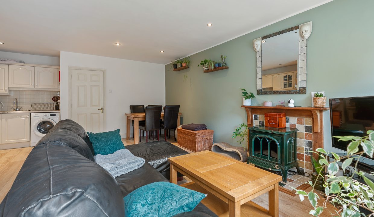 Apt 17 Woodville - interior-4