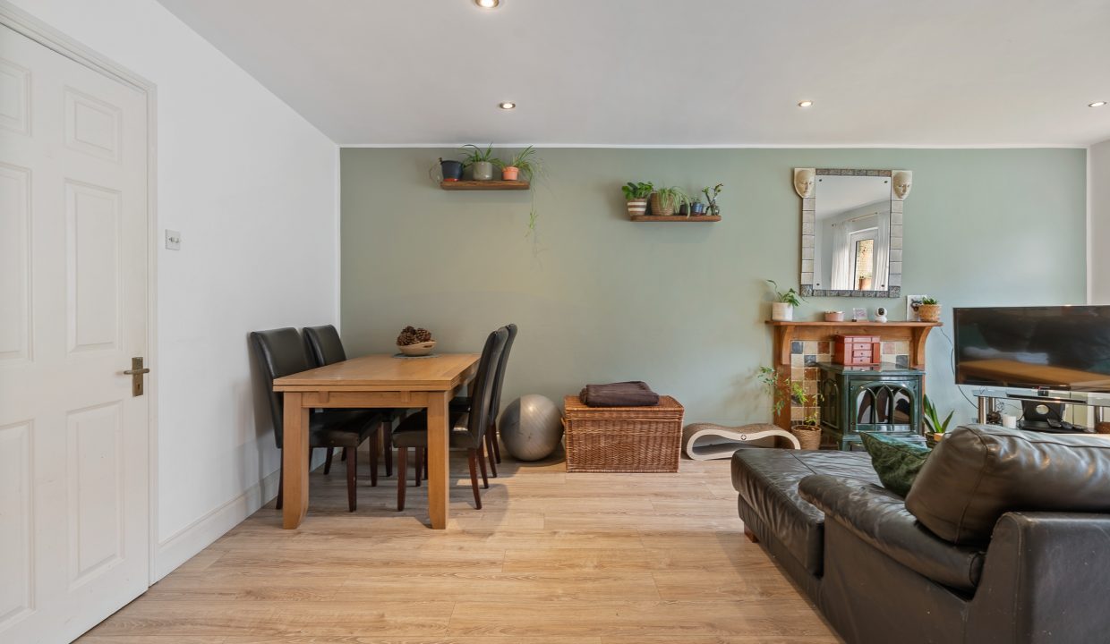 Apt 17 Woodville - interior-9