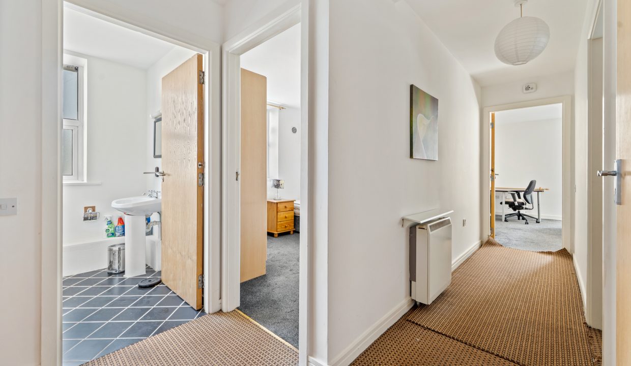 Apt 21, Glen Hall - interior-13