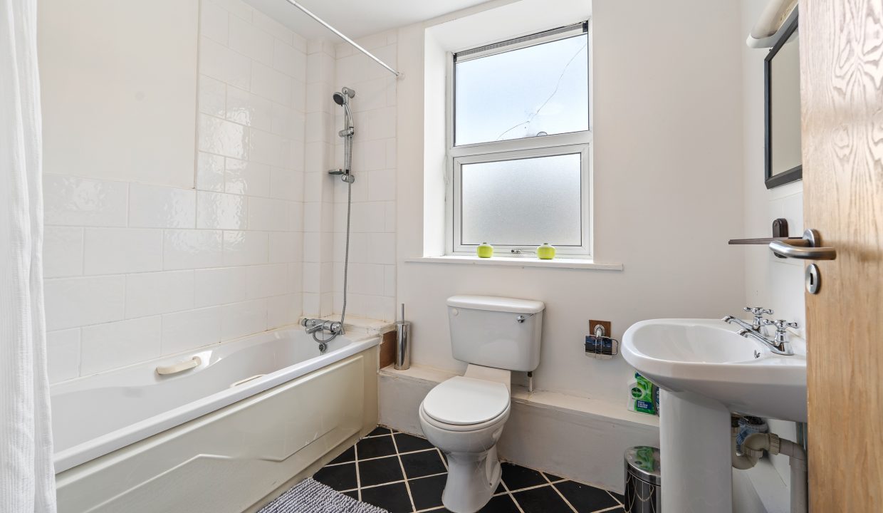 Apt 21, Glen Hall - interior-14