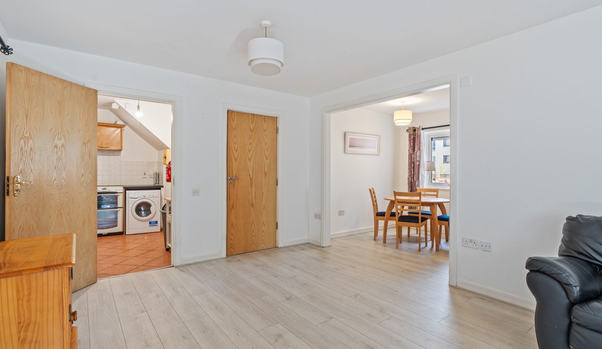 Apt 21, Glen Hall - interior-6