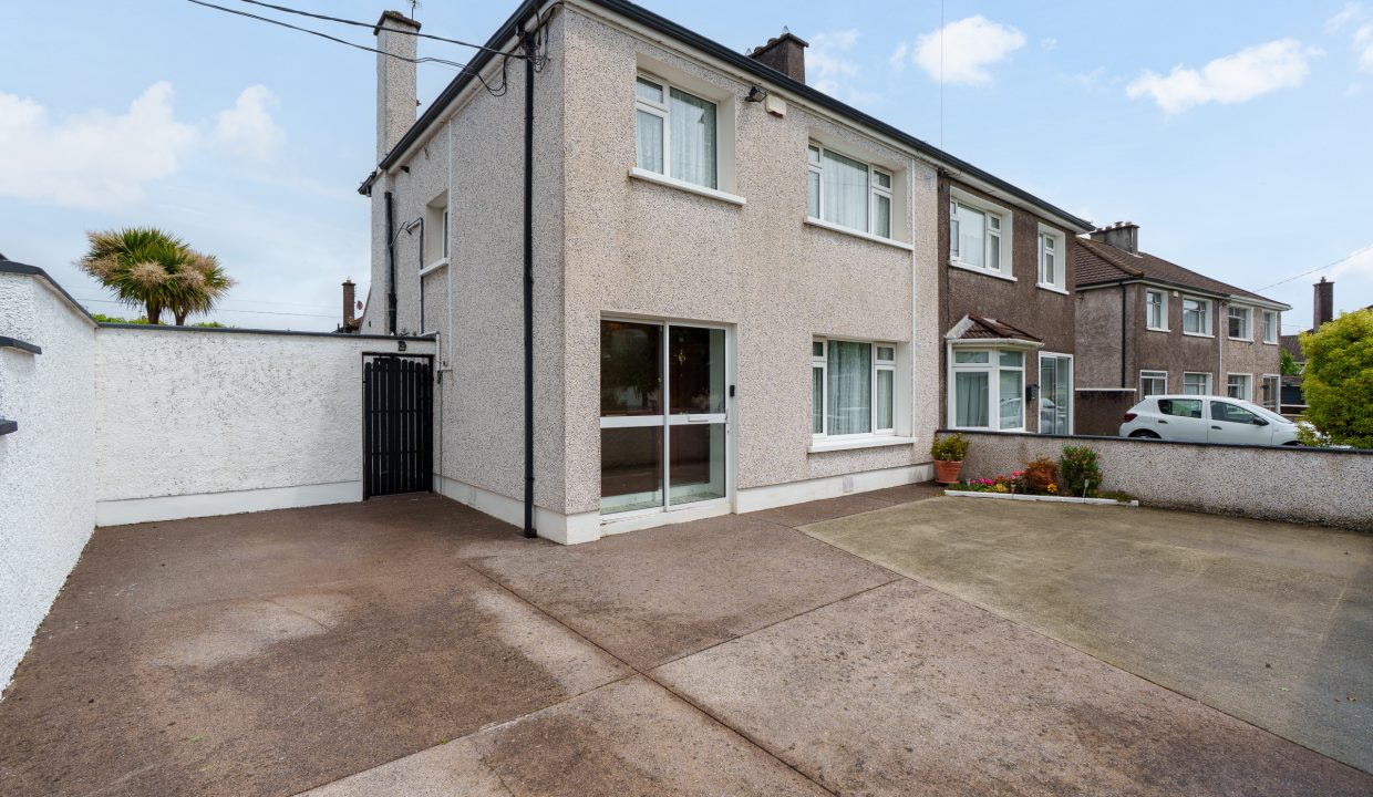 15 Ardmanning Lawn - exterior-14