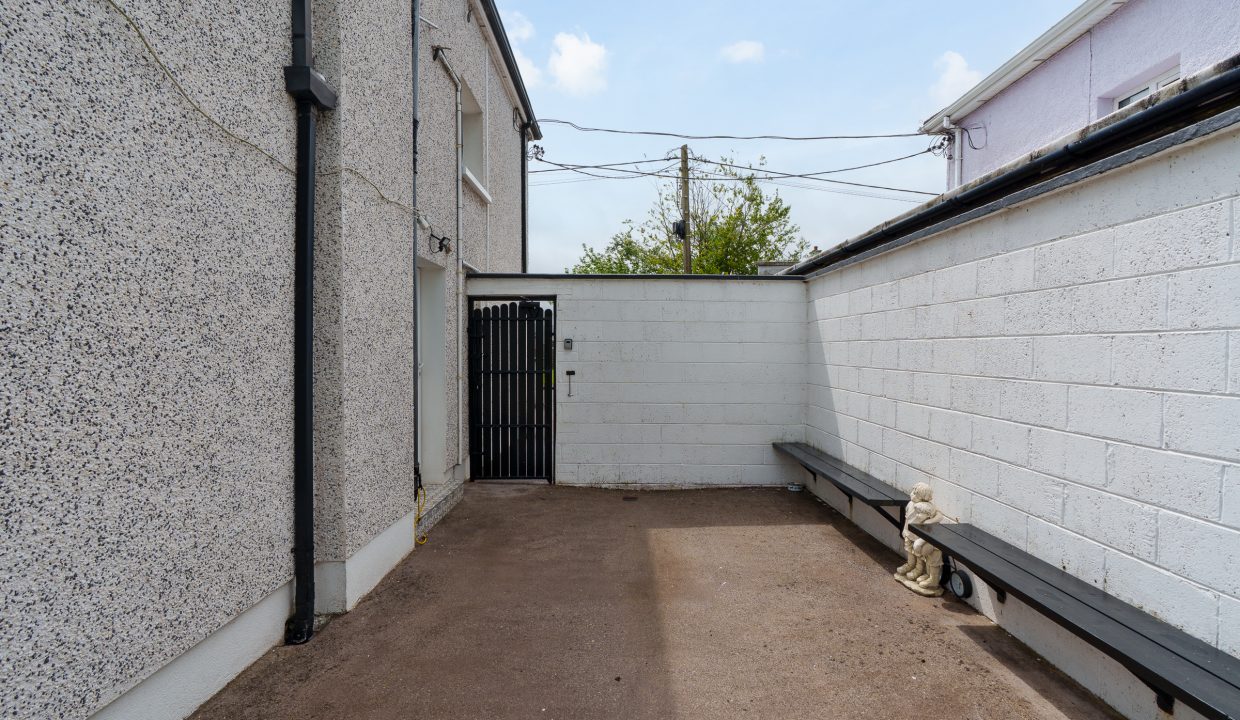 15 Ardmanning Lawn - exterior-4