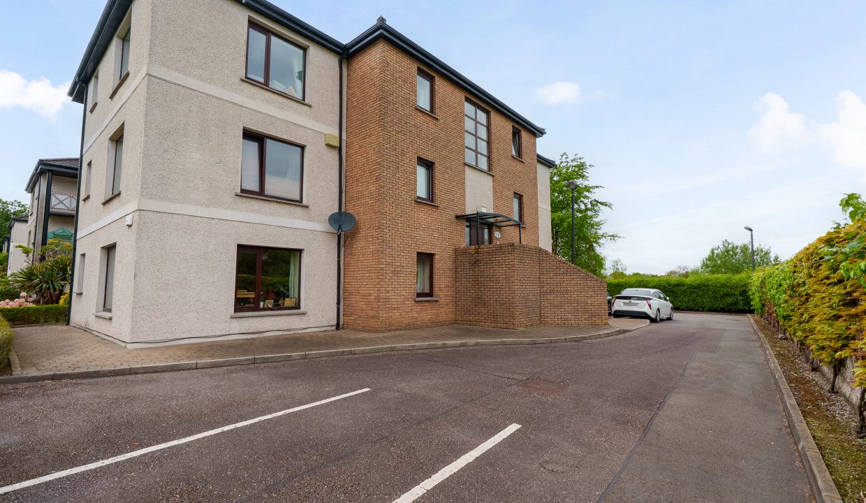 Apt 34, Ronayn_s Court - exterior-3