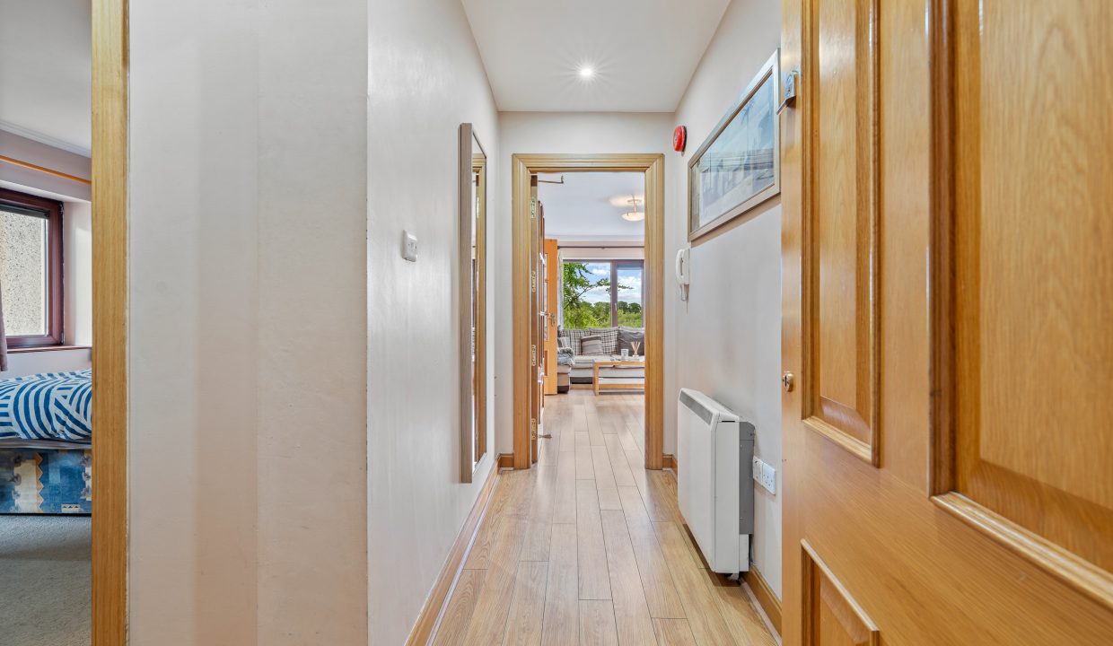 Apt 34, Ronayn_s Court - interior-1