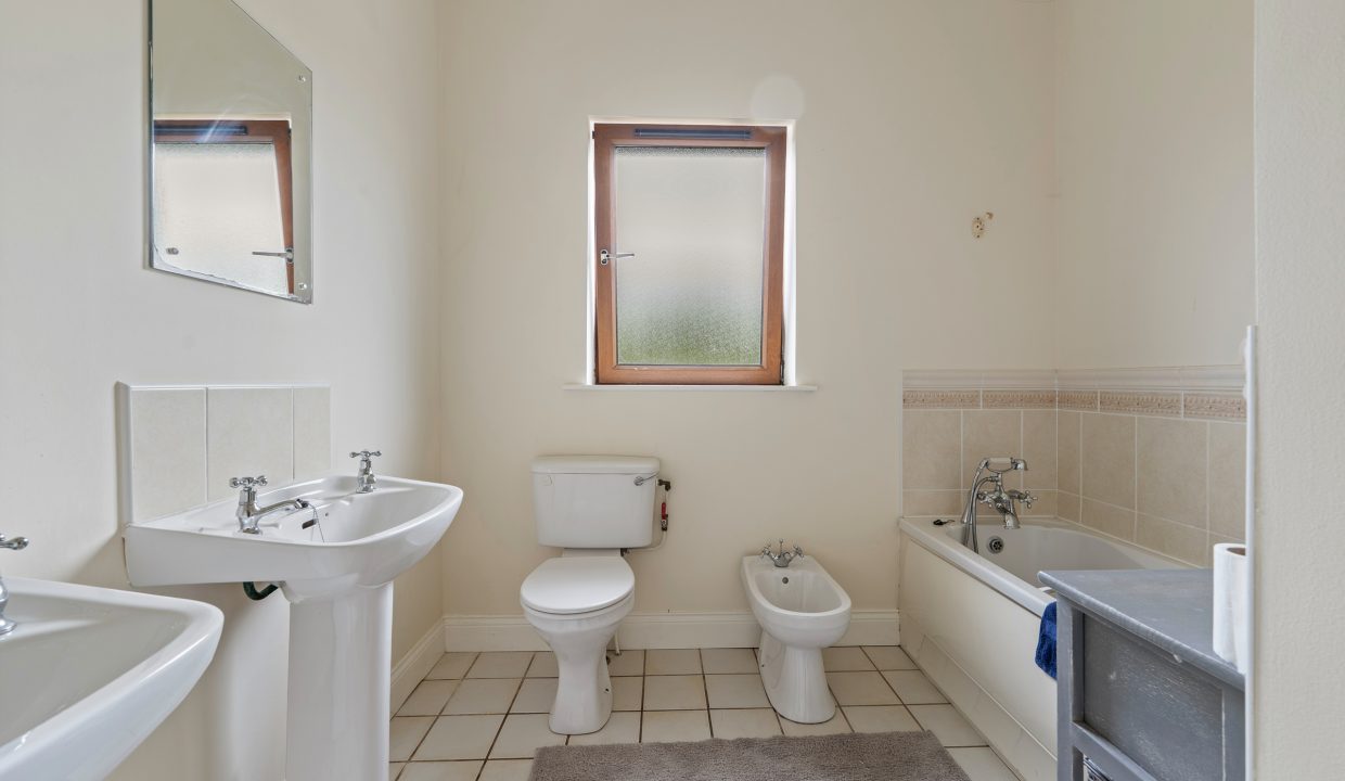 17 Abbotswood Downs - interior-32