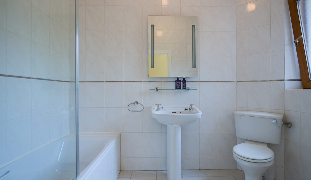 17 Abbotswood Downs - interior-40