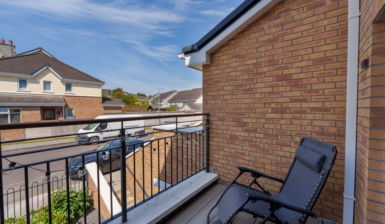 4 The Avenue - exterior-6