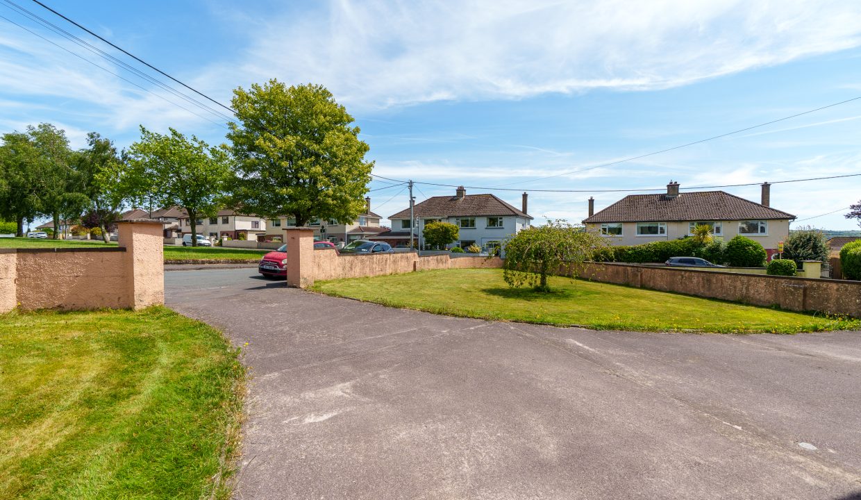 8 Firgrove Lawn - exterior-13