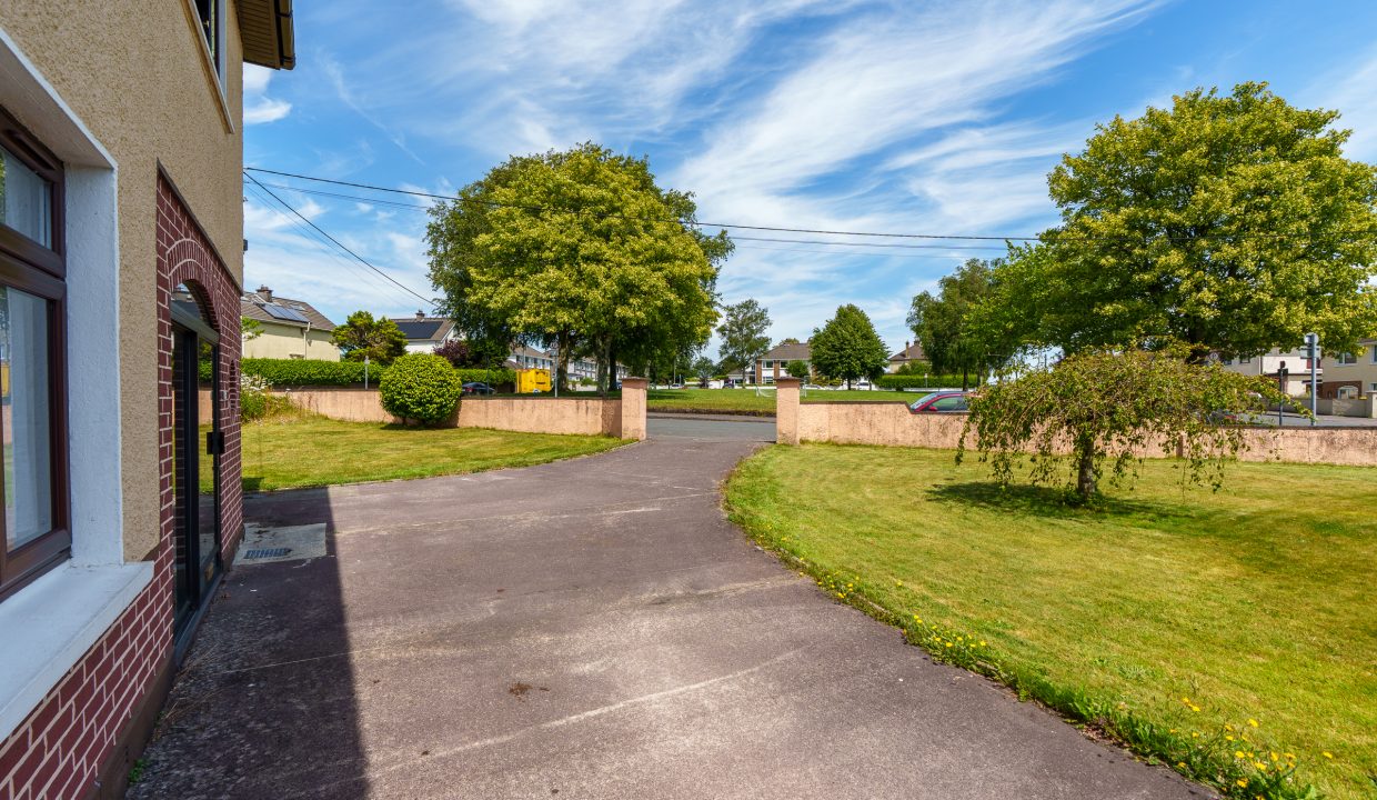 8 Firgrove Lawn - exterior-14