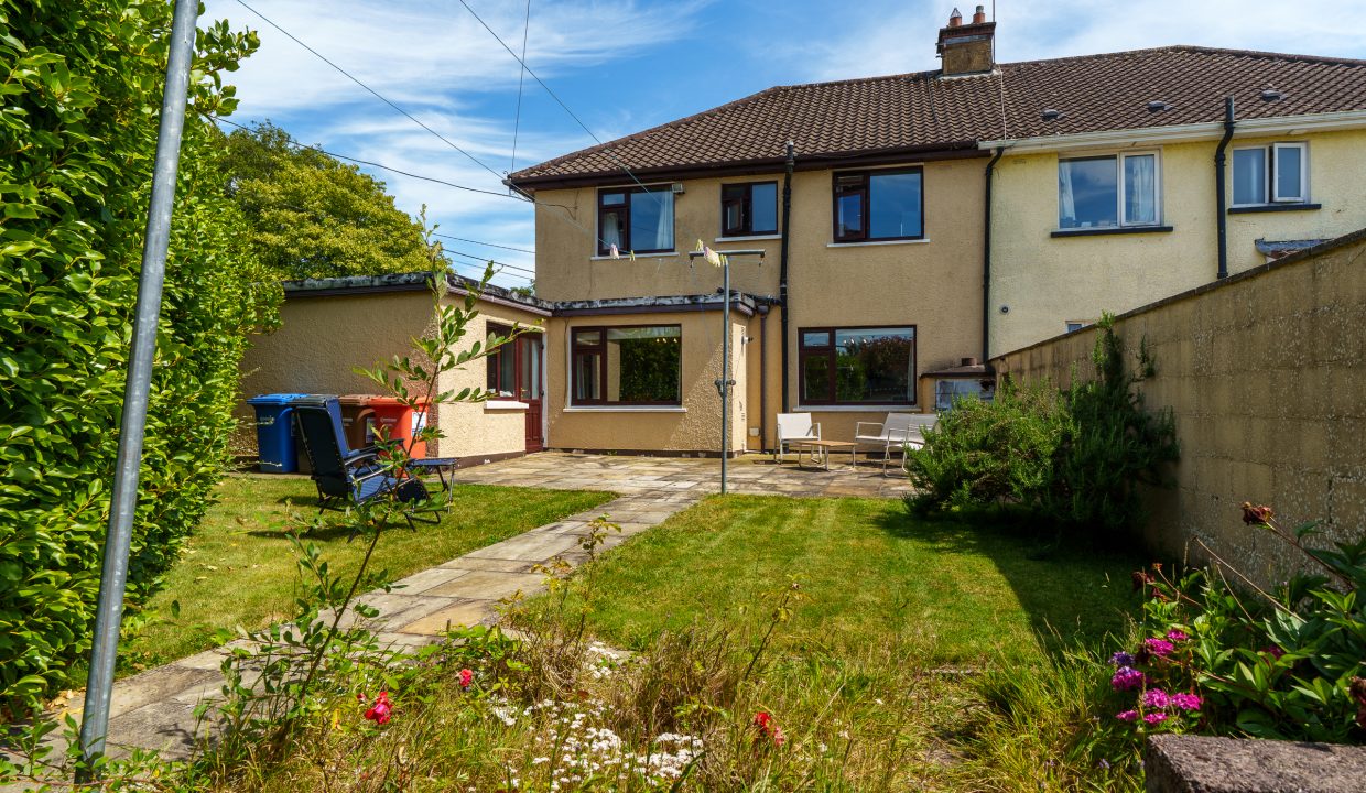 8 Firgrove Lawn - exterior-19