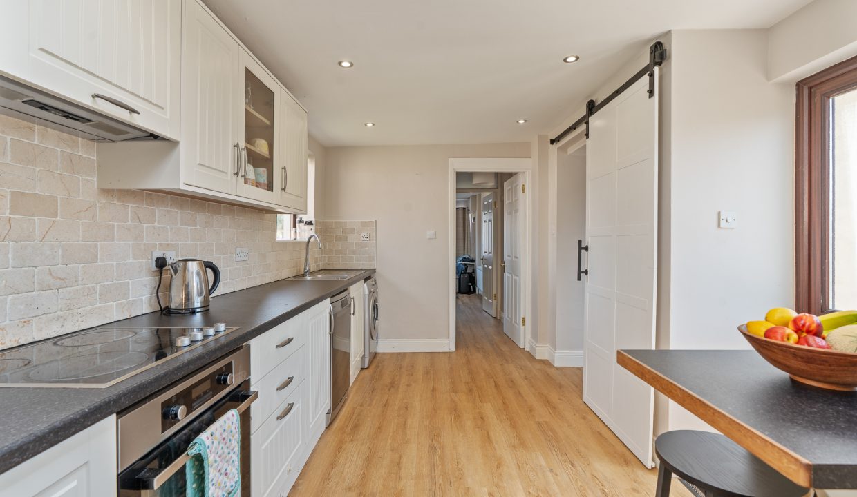 8 Firgrove Lawn - interior-21